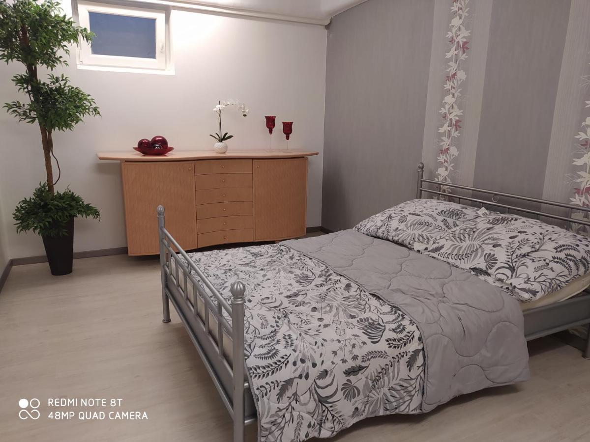Park Villa Ferienwohnung Mit Pool Und 3 Schlafzimmer Uelzen Exterior foto
