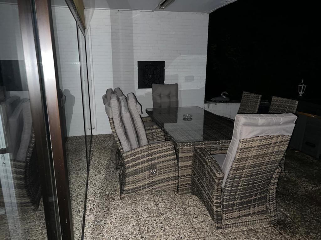 Park Villa Ferienwohnung Mit Pool Und 3 Schlafzimmer Uelzen Exterior foto
