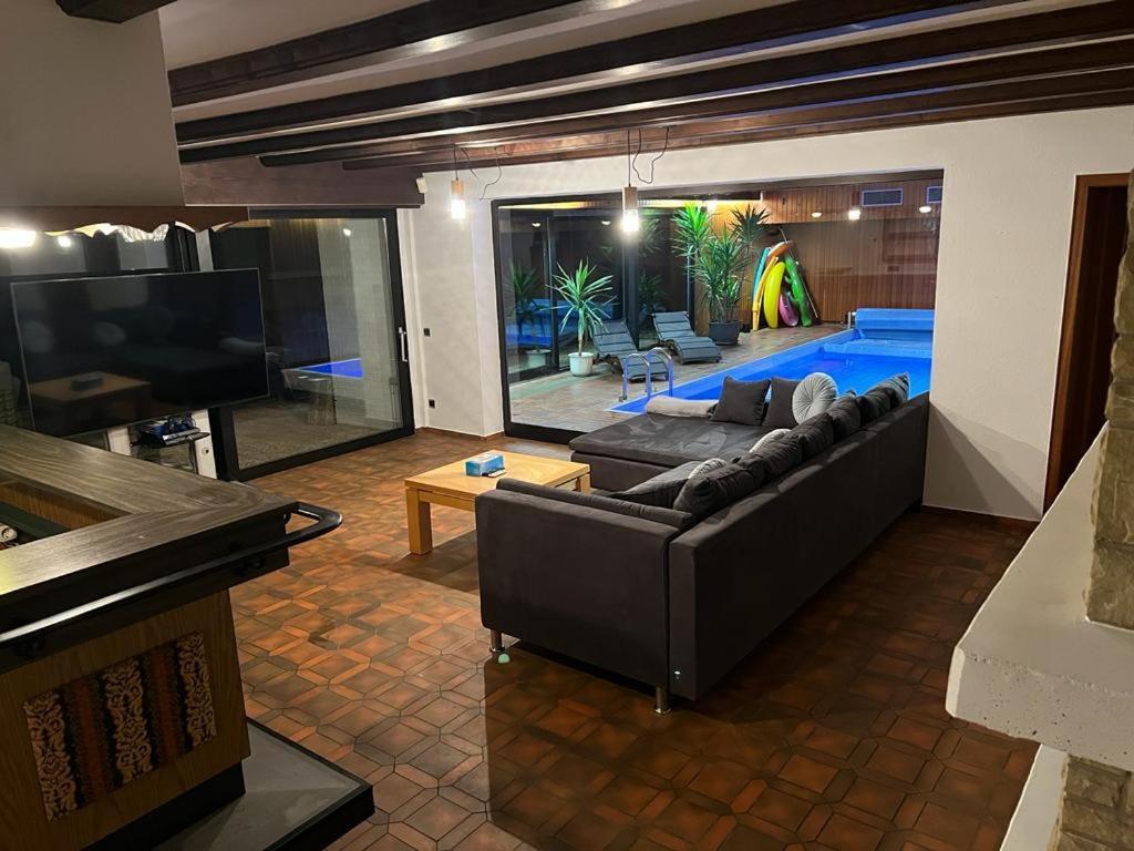 Park Villa Ferienwohnung Mit Pool Und 3 Schlafzimmer Uelzen Exterior foto